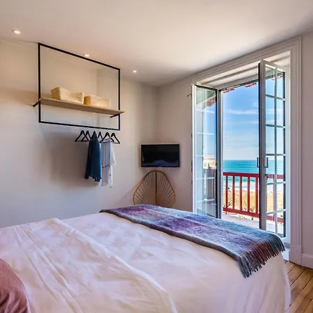 Luxury Beachfront Design With Balcony And Parking In * Μπιαρίτζ