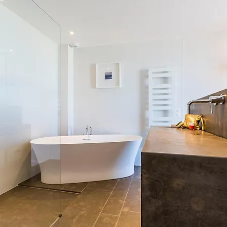 Διαμέρισμα Luxury Beachfront Design With Balcony And Parking In