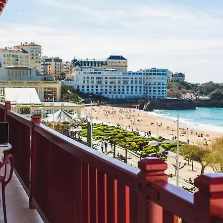 Luxury Beachfront Design With Balcony And Parking In Daire