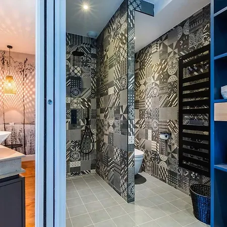 Daire Luxury Beachfront Design With Balcony And Parking In Biarritz