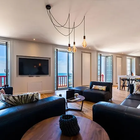 Daire Luxury Beachfront Design With Balcony And Parking In Biarritz