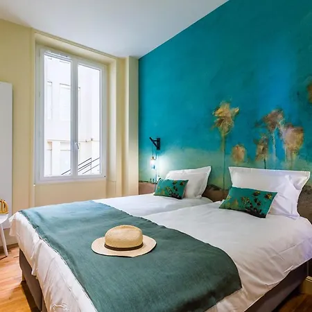 Luxury Beachfront Design With Balcony And Parking In Biarritz